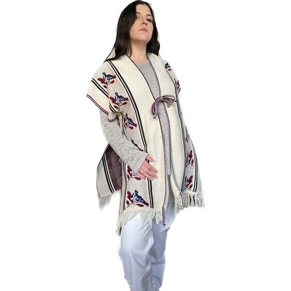 VINTAGE Knitted Floral Poncho - Picture 1 of 6